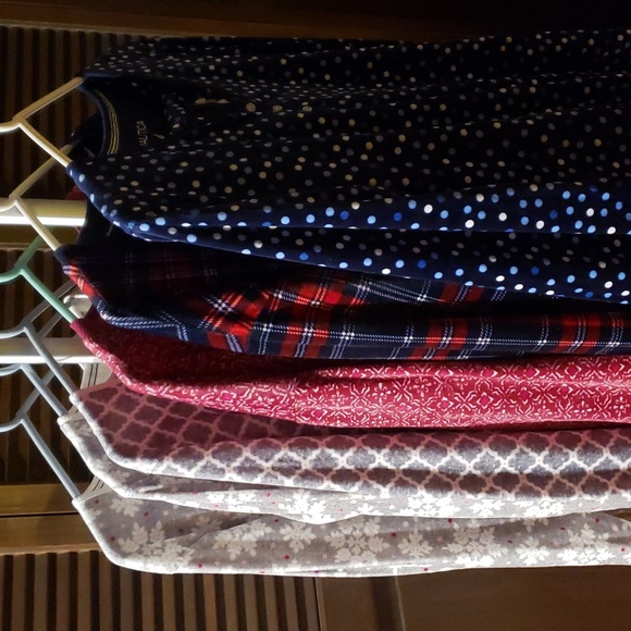 NAUTICA Silky Fleece 2-Piece Pajama Set V-Neck - Various Sizes / Patterns - EUC - Picture 3 of 13